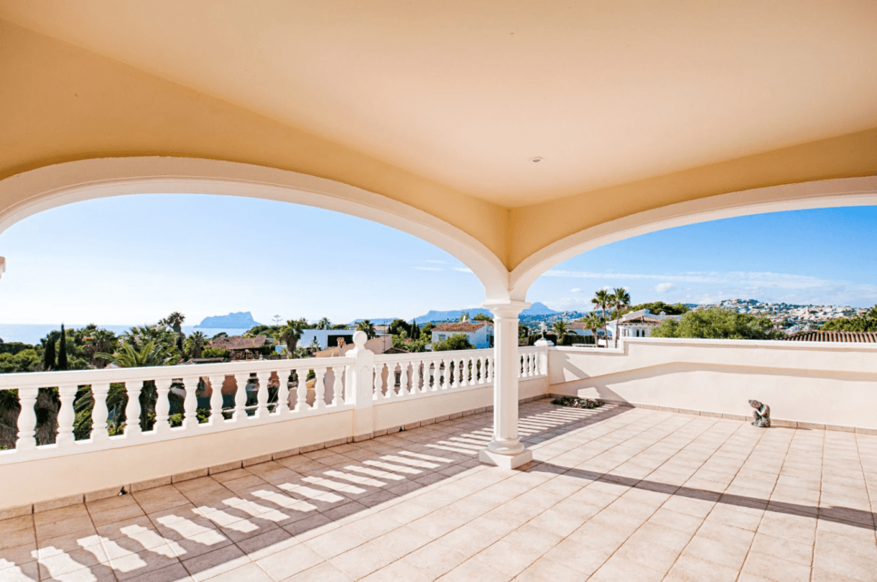 Large Elegant Villa with Sea Views for Sale in Moraira