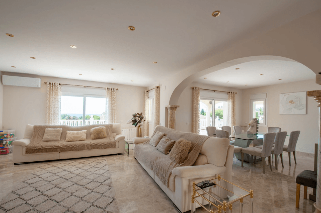 Large Elegant Villa with Sea Views for Sale in Moraira