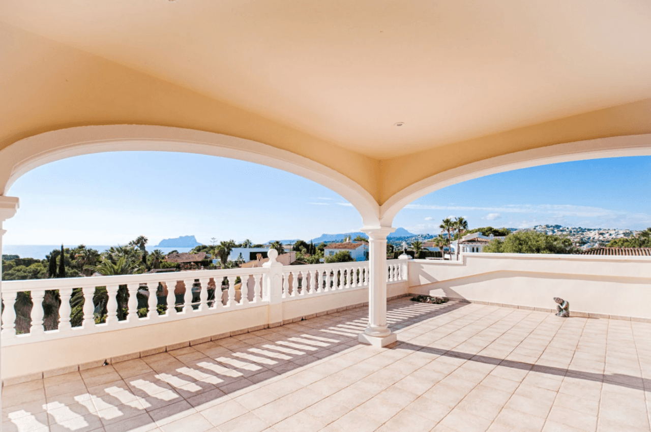 Large Elegant Villa with Sea Views for Sale in Moraira