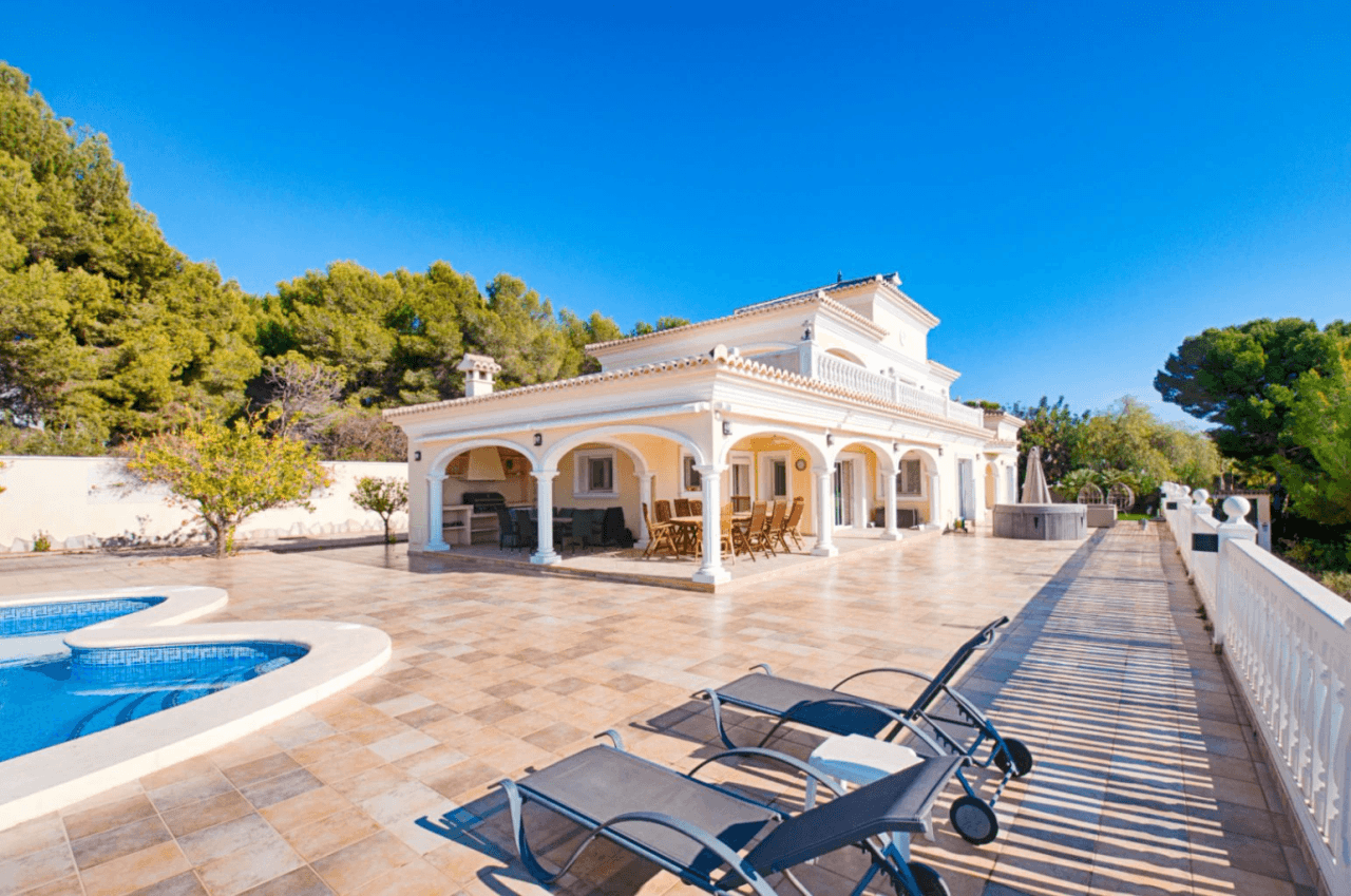 Large Elegant Villa with Sea Views for Sale in Moraira