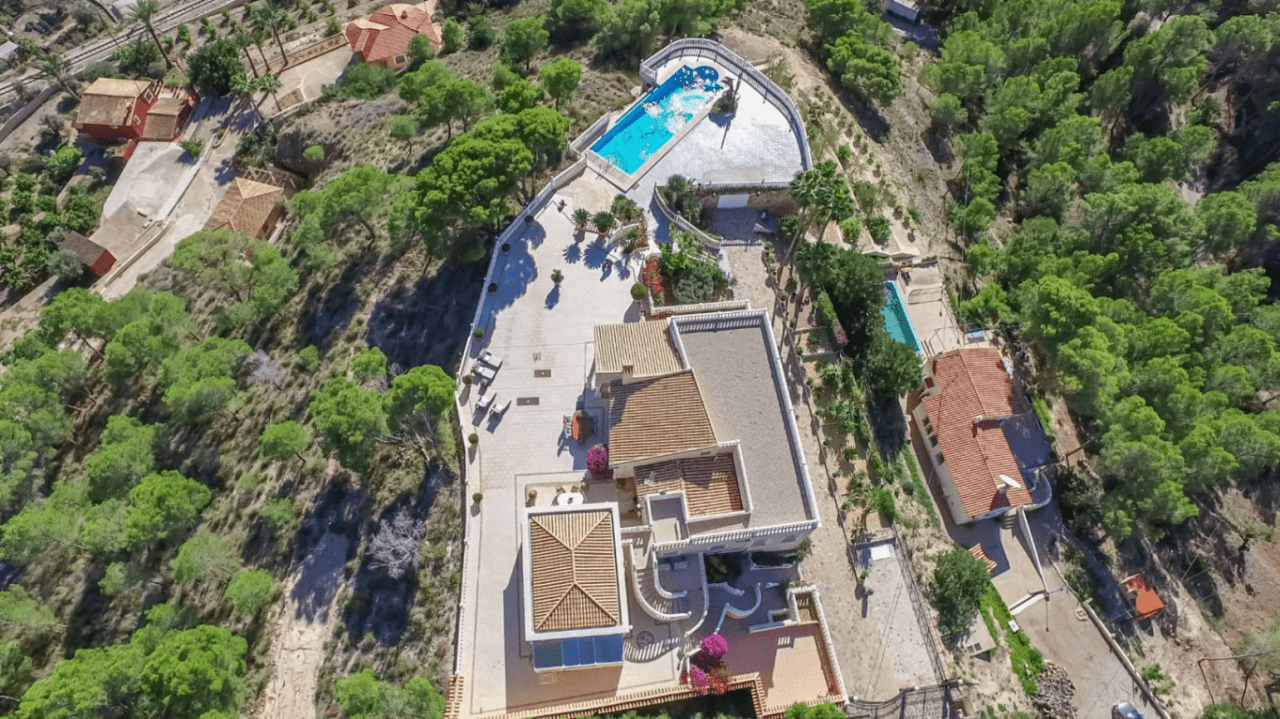 Unique villa with panoramic sea views in a quiet and green residencial área of Altea