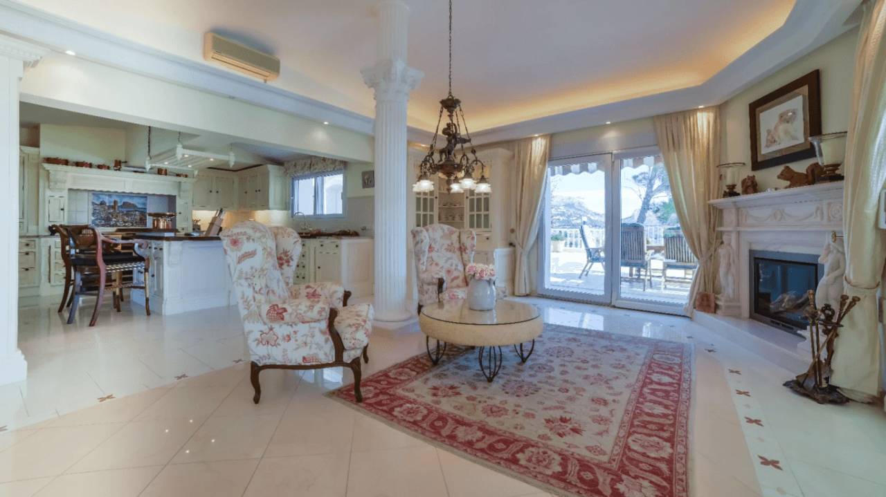Unique villa with panoramic sea views in a quiet and green residencial área of Altea