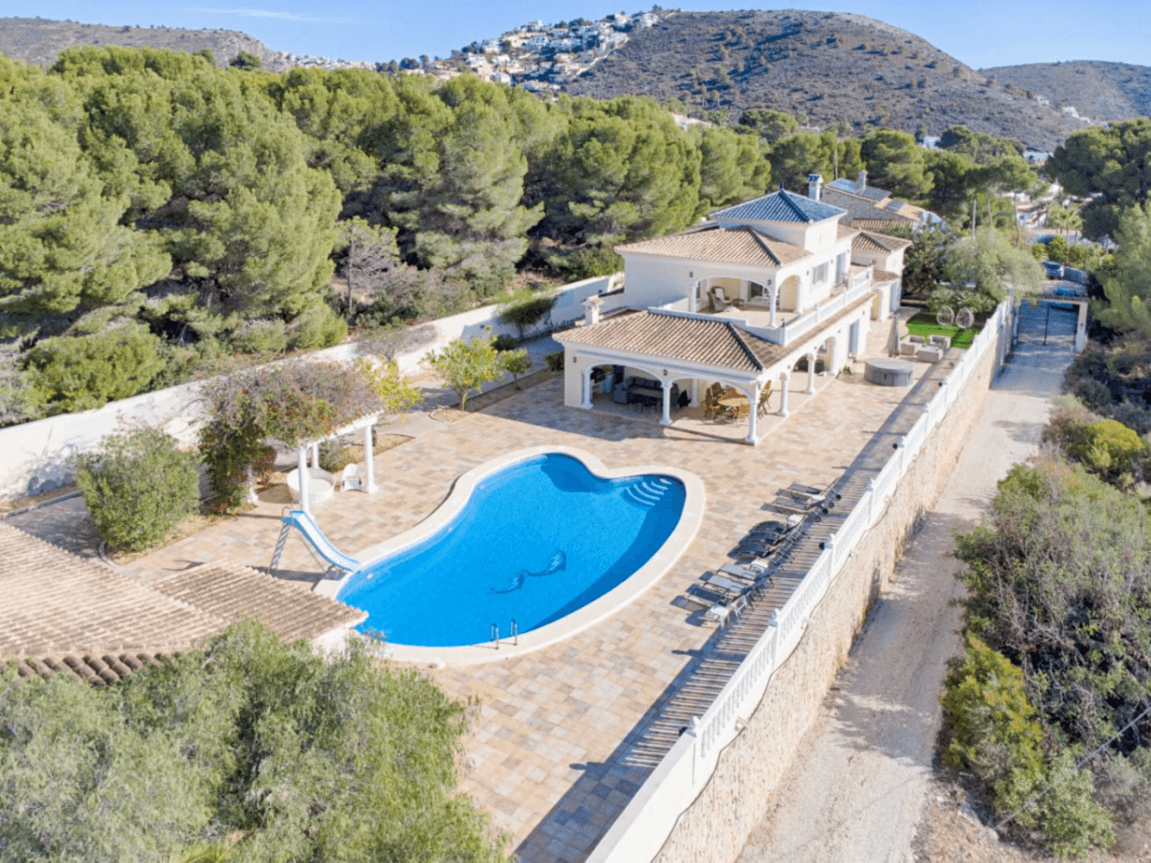 Large Elegant Villa with Sea Views for Sale in Moraira