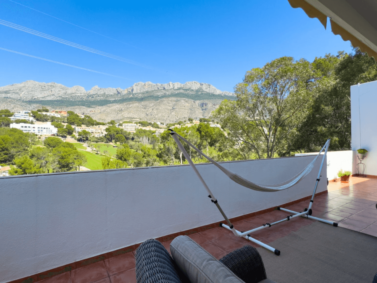 Fully Refurbished 4-Bedroom Villa with Golf, Mountain and Sea Views in Altea