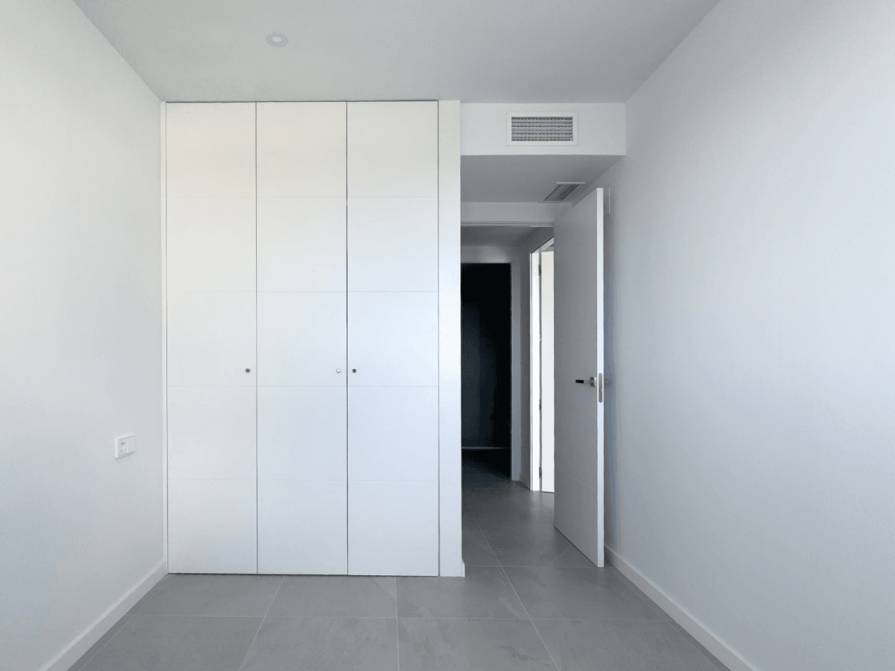 Newly built modern 2 apartment with sea views, recently delivered
