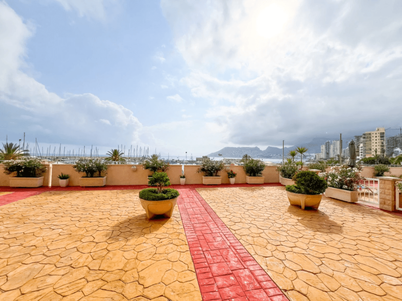 Penthouse for Sale in Calpe’s Puerto Area with Panoramic Sea Peñón Views
