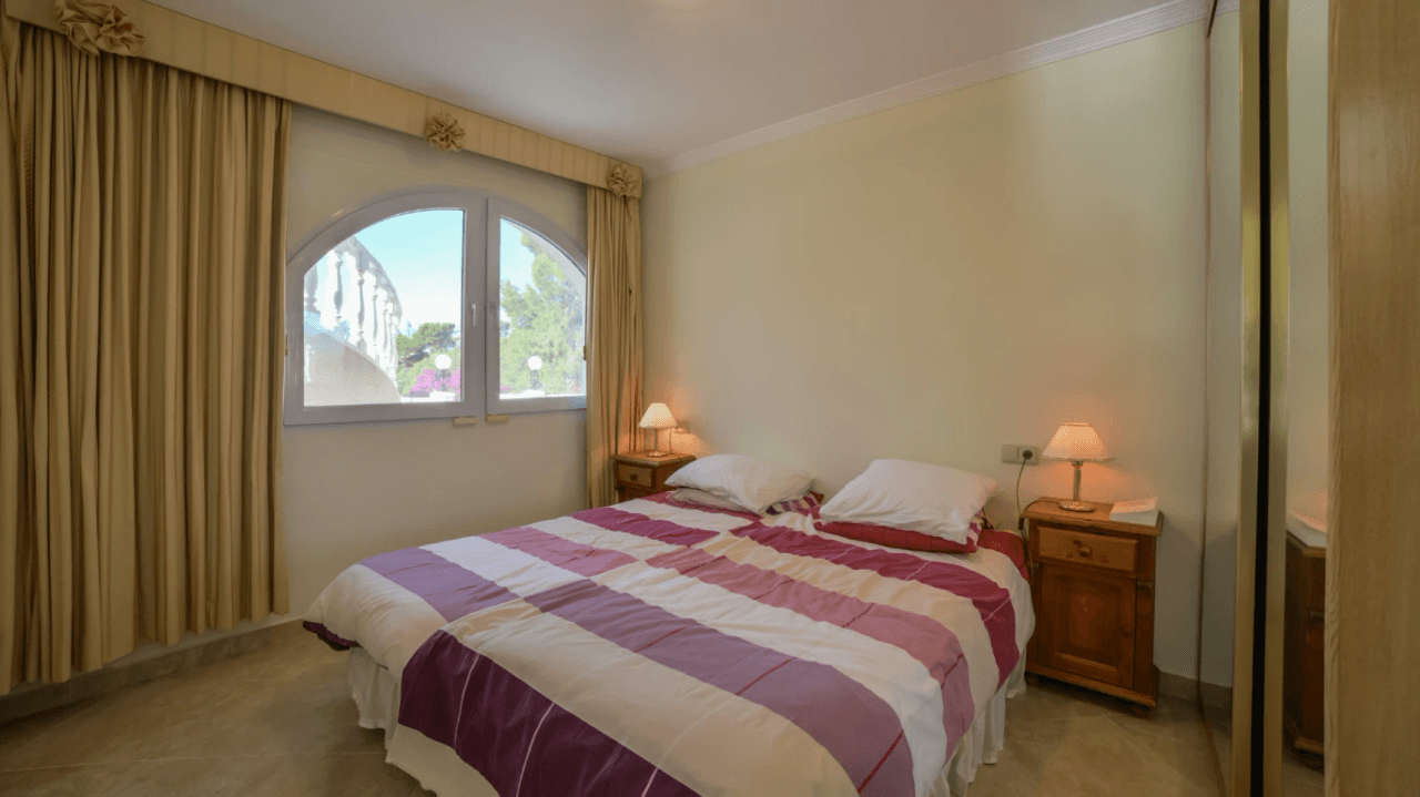 Unique villa with panoramic sea views in a quiet and green residencial área of Altea