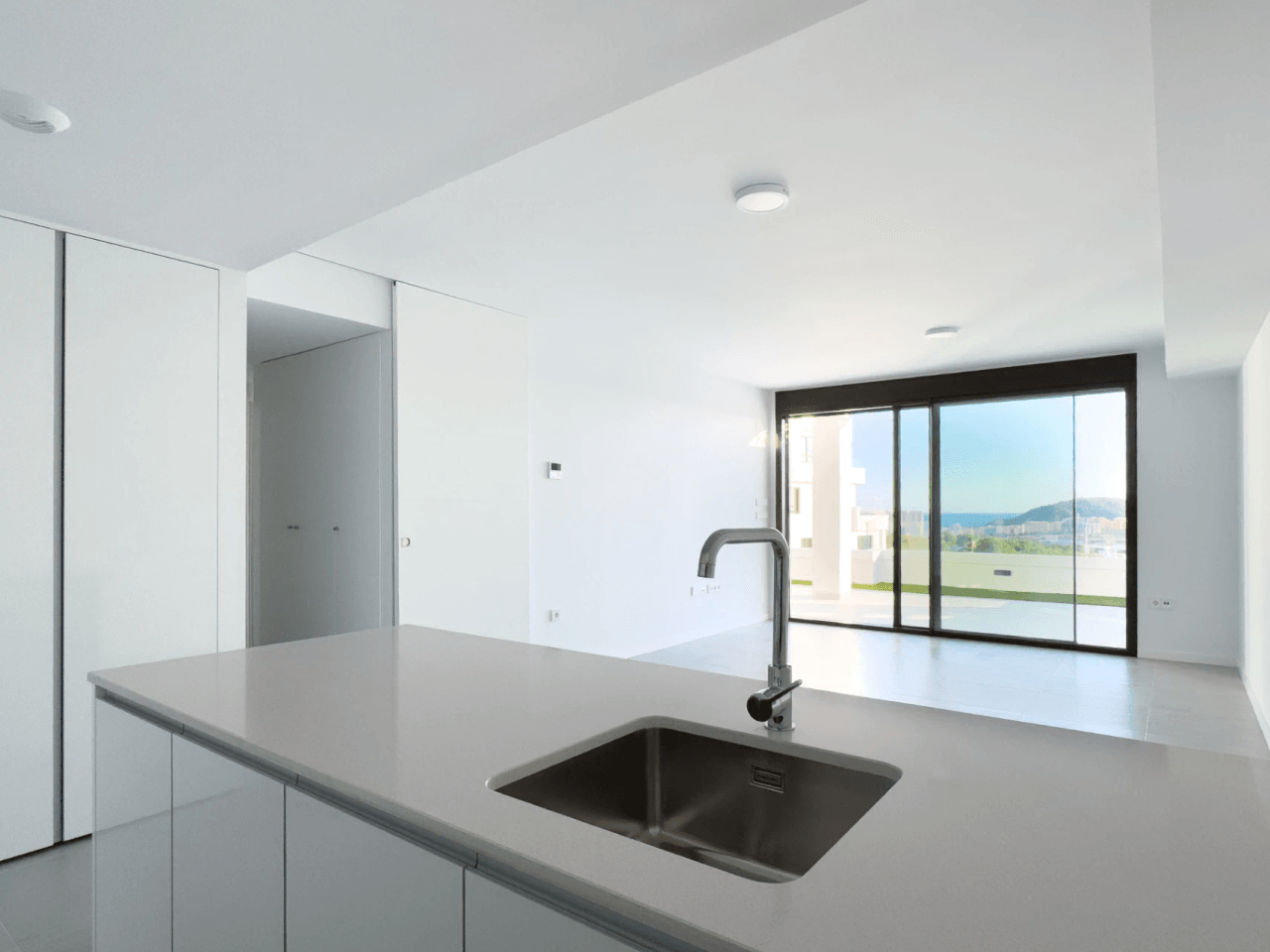Newly built modern 2 apartment with sea views, recently delivered