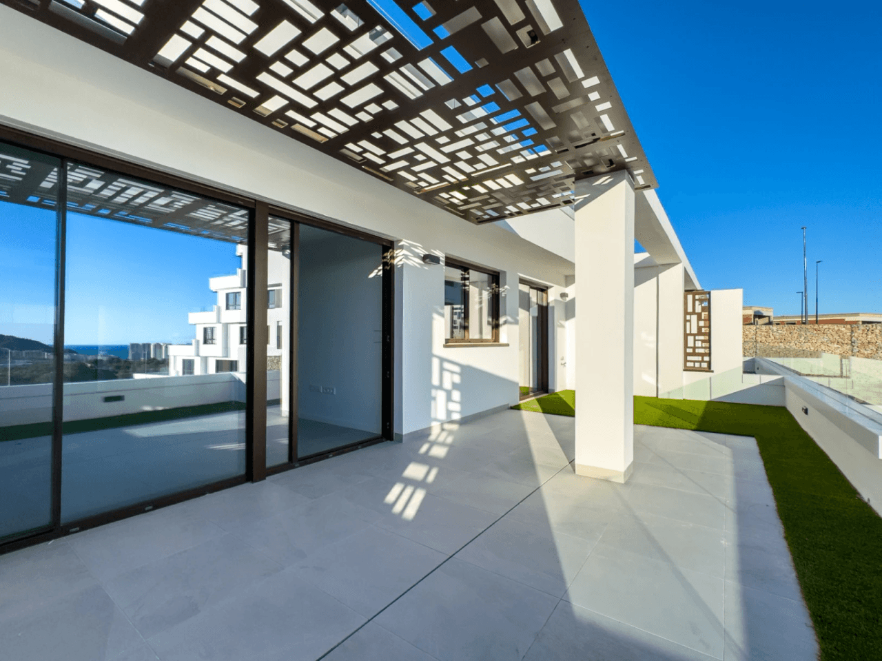 Newly built modern 2 apartment with sea views, recently delivered