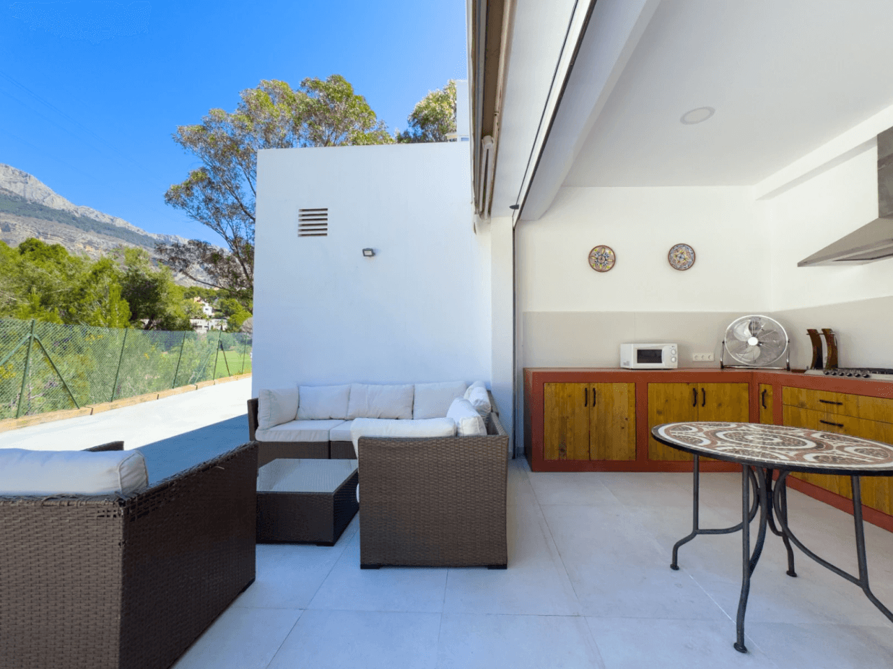 Fully Refurbished 4-Bedroom Villa with Golf, Mountain and Sea Views in Altea