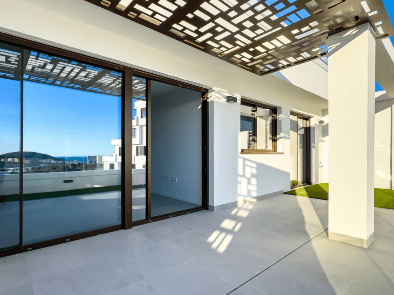 Newly built modern 2 apartment with sea views, recently delivered