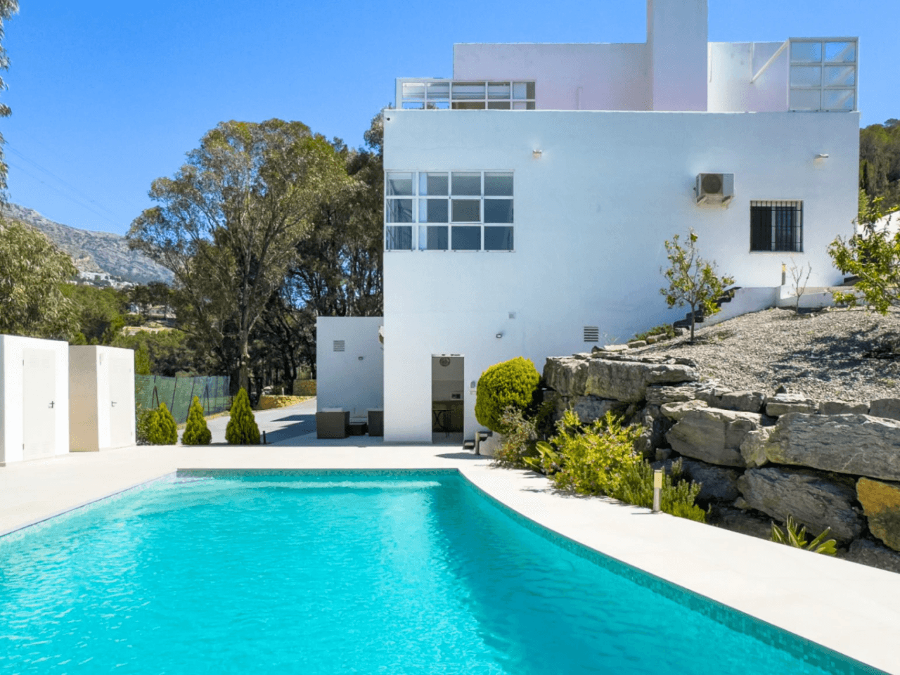 Fully Refurbished 4-Bedroom Villa with Golf, Mountain and Sea Views in Altea