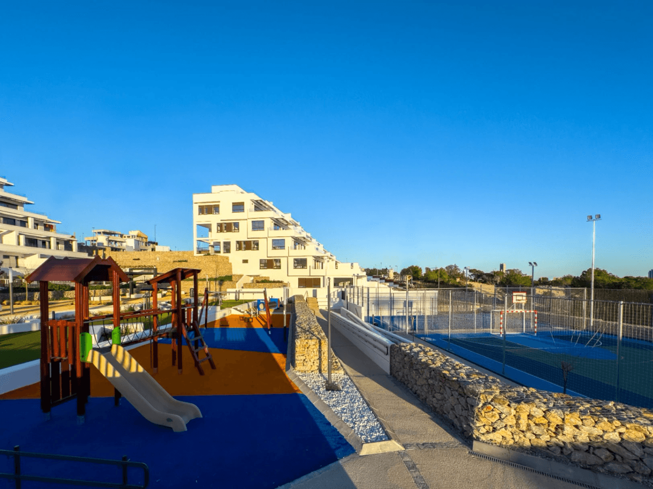 Newly built modern 2 apartment with sea views, recently delivered