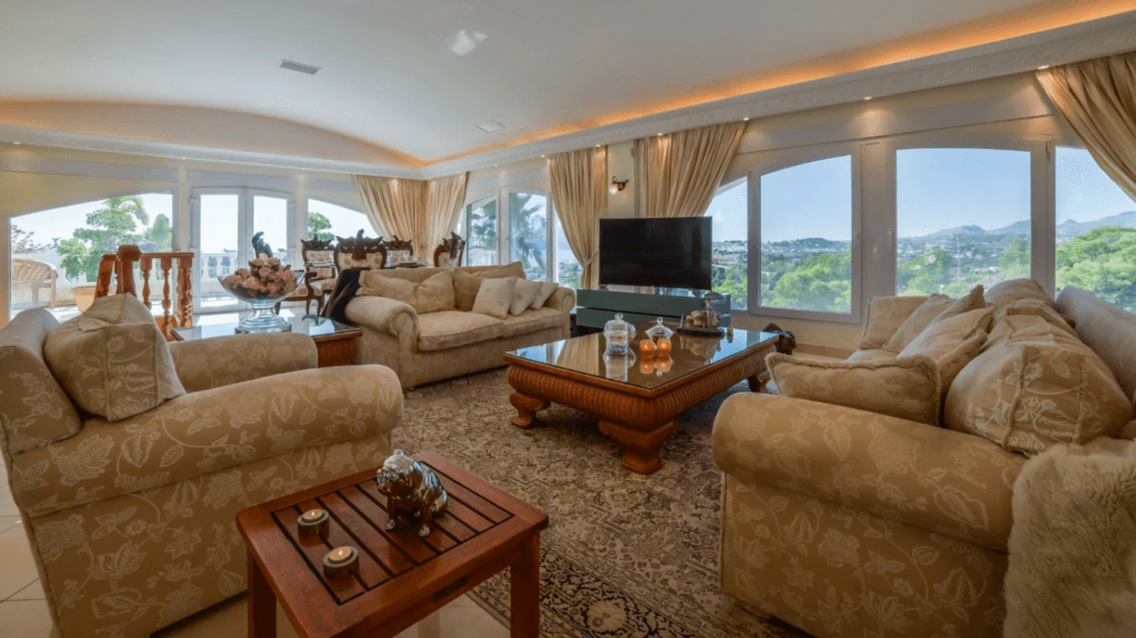 Unique villa with panoramic sea views in a quiet and green residencial área of Altea