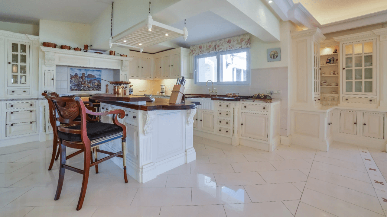 Unique villa with panoramic sea views in a quiet and green residencial área of Altea