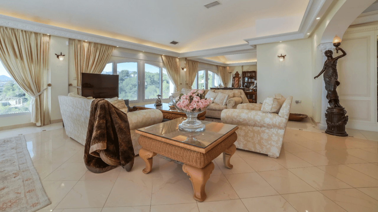 Unique villa with panoramic sea views in a quiet and green residencial área of Altea