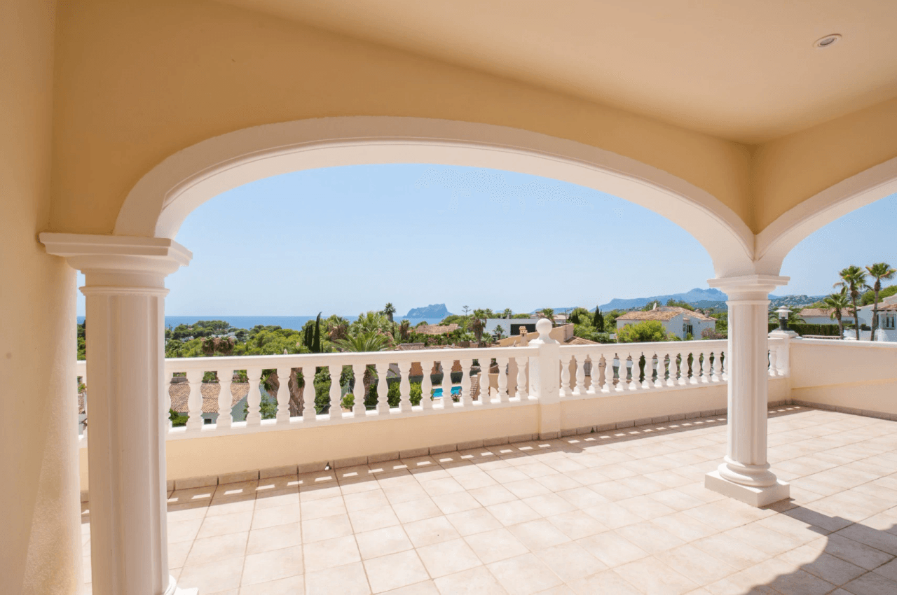 Large Elegant Villa with Sea Views for Sale in Moraira