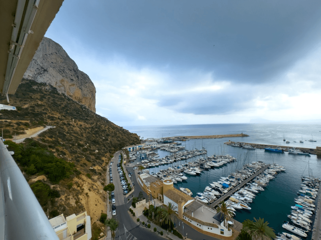 Penthouse for Sale in Calpe’s Puerto Area with Panoramic Sea Peñón Views