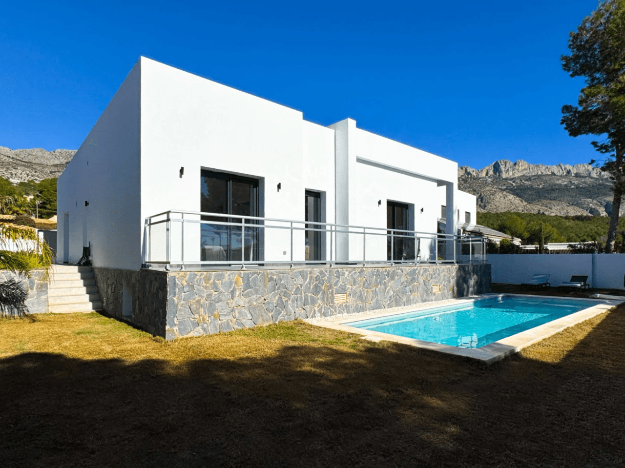 Modern Villa in the Quiet Residential area of Santa Clara, Altea