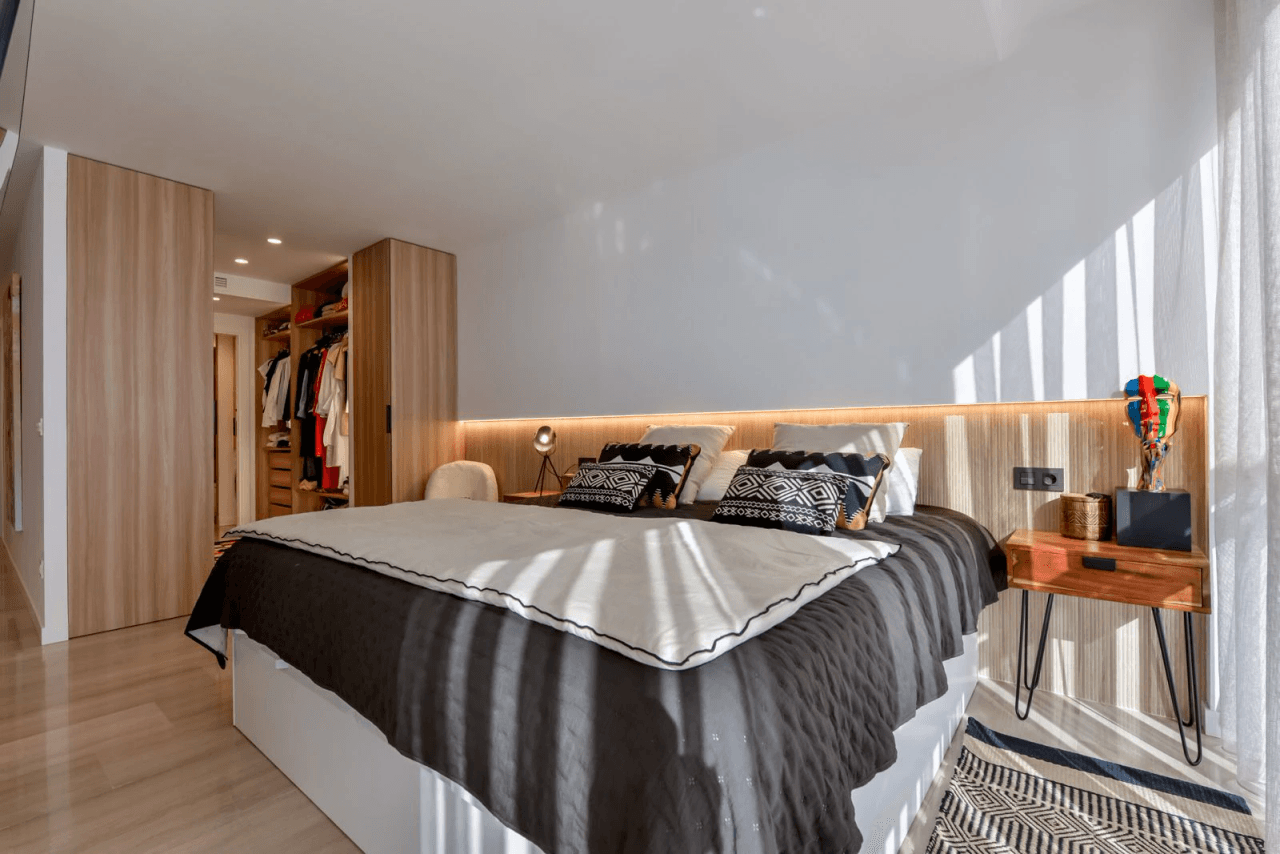 Seafront Duplex with Panoramic Views in Mascarat, Altea