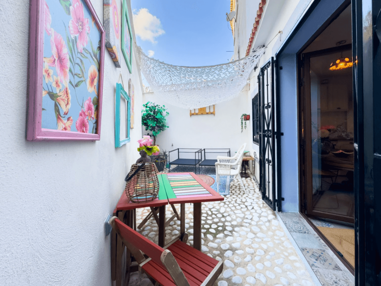 Recently reformed ground-floor 2 bedroom apartment located in the Casco Antiguo of Altea