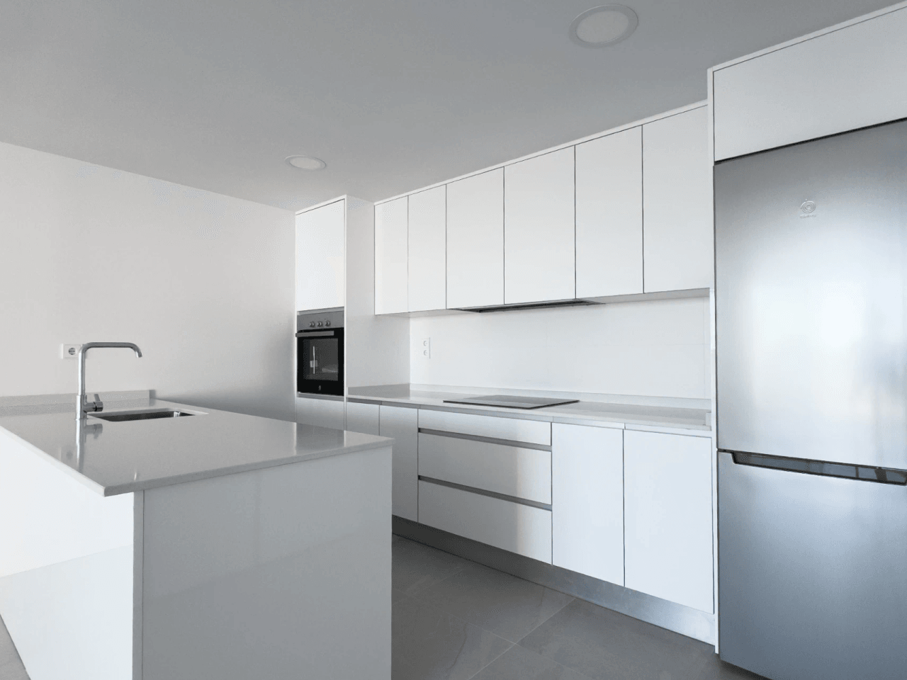 Newly built modern 2 apartment with sea views, recently delivered