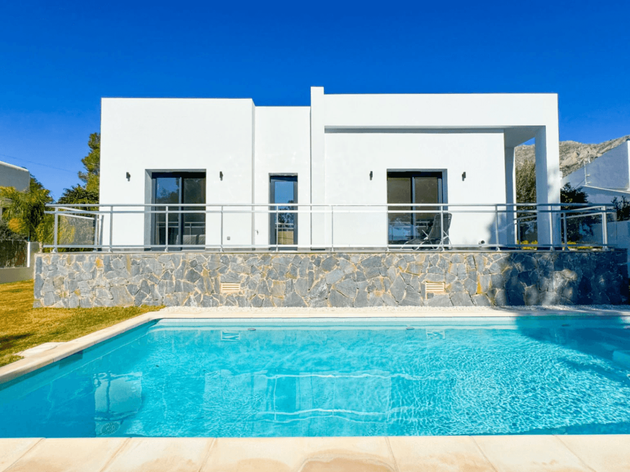 Modern Villa in the Quiet Residential area of Santa Clara, Altea