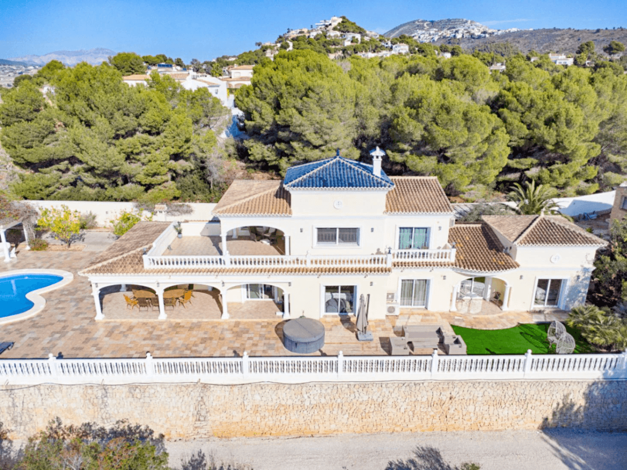 Large Elegant Villa with Sea Views for Sale in Moraira