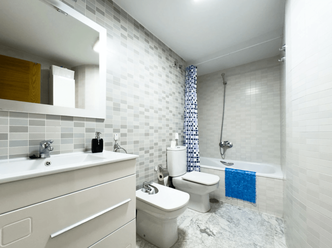 Bright Apartment with Balcony Just Steps from the Beach in Altea