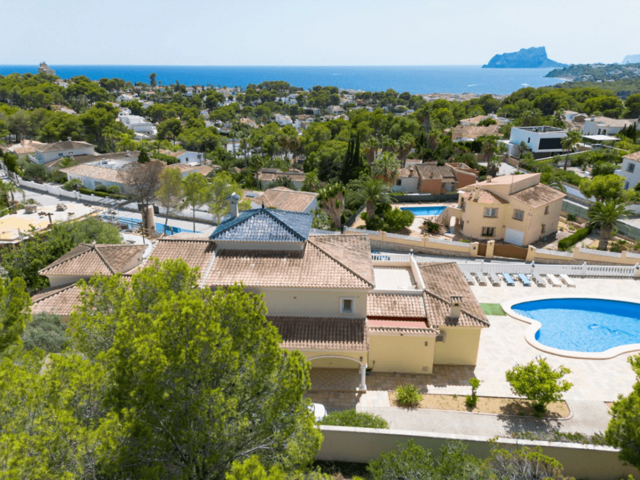 Large Elegant Villa with Sea Views for Sale in Moraira