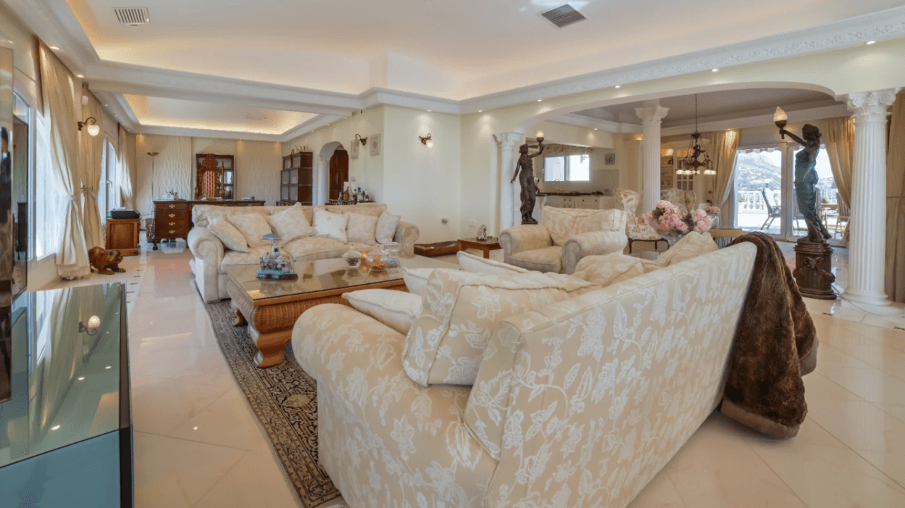 Unique villa with panoramic sea views in a quiet and green residencial área of Altea