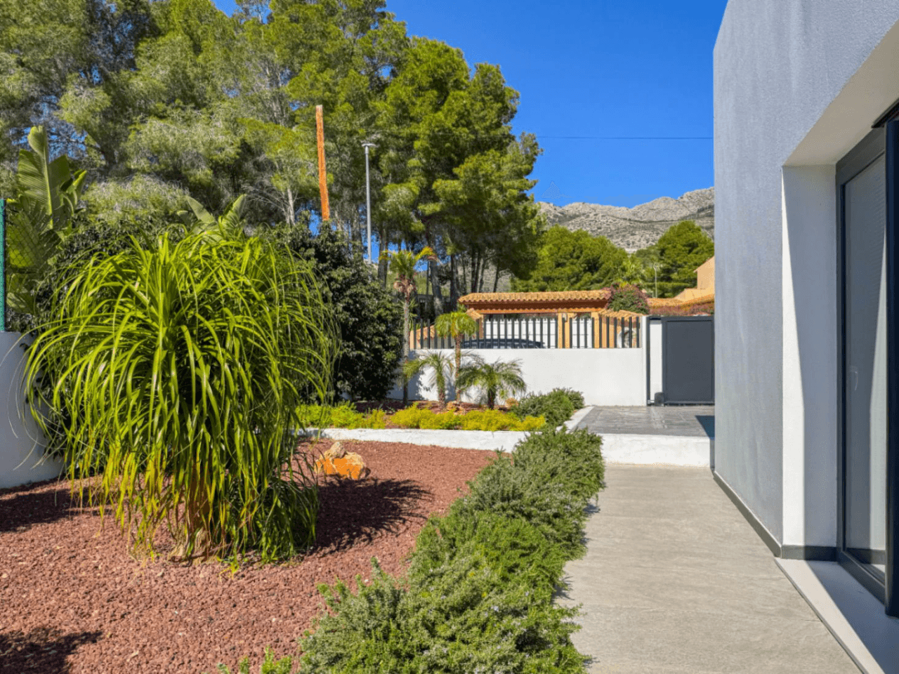 Modern Villa in the Quiet Residential area of Santa Clara, Altea