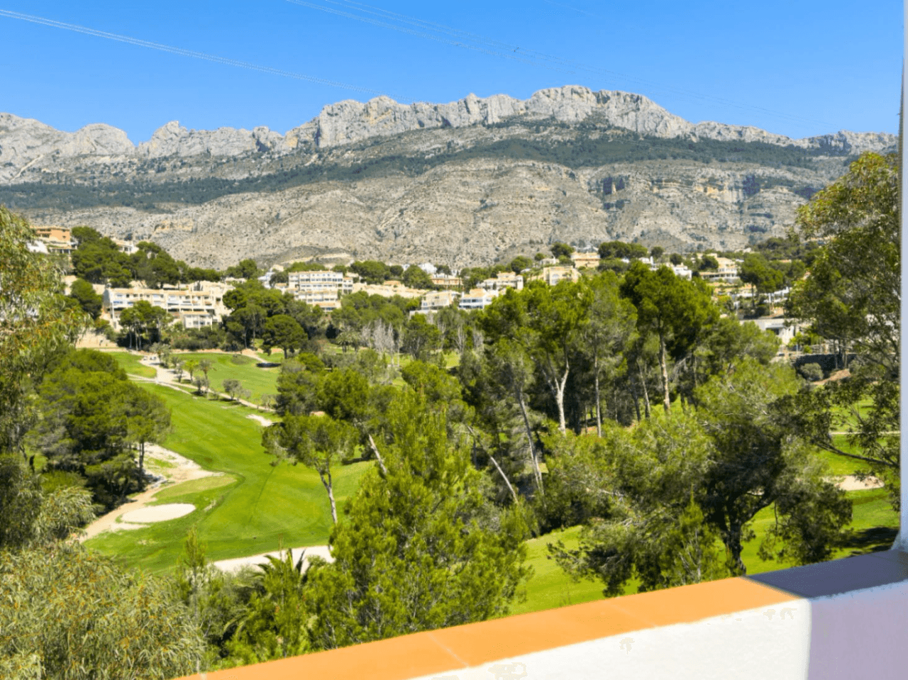 Fully Refurbished 4-Bedroom Villa with Golf, Mountain and Sea Views in Altea