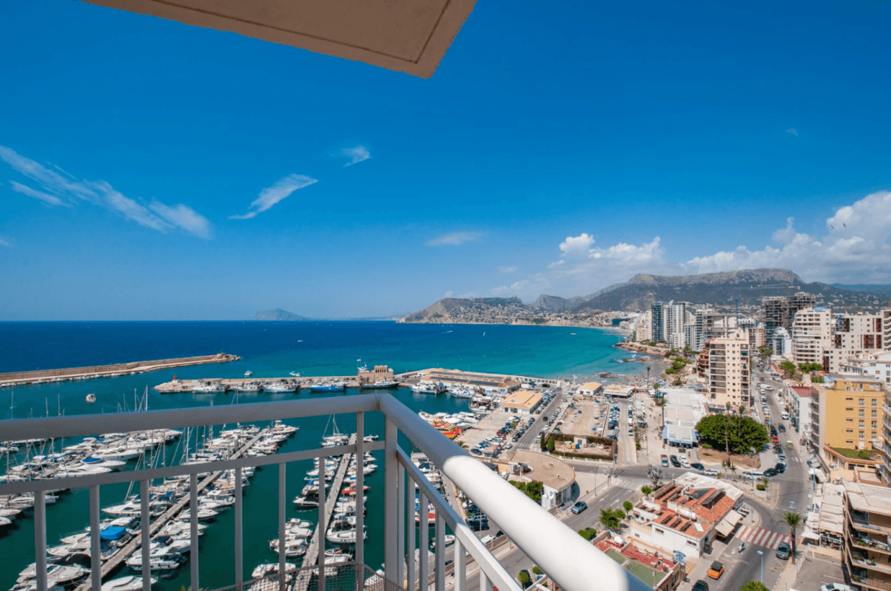 Penthouse for Sale in Calpe’s Puerto Area with Panoramic Sea Peñón Views