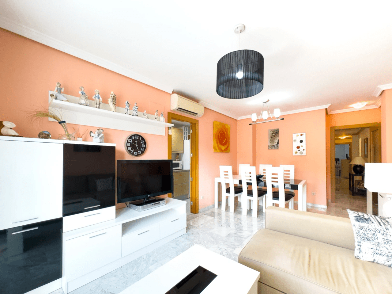 Bright Apartment with Balcony Just Steps from the Beach in Altea