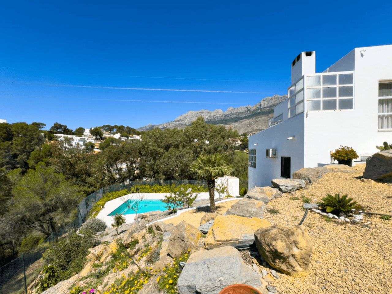 Fully Refurbished 4-Bedroom Villa with Golf, Mountain and Sea Views in Altea