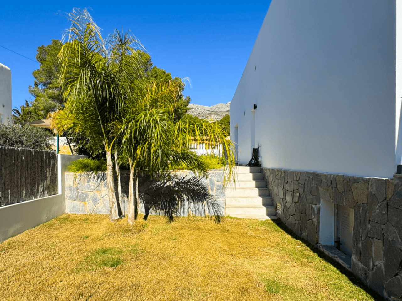 Modern Villa in the Quiet Residential area of Santa Clara, Altea
