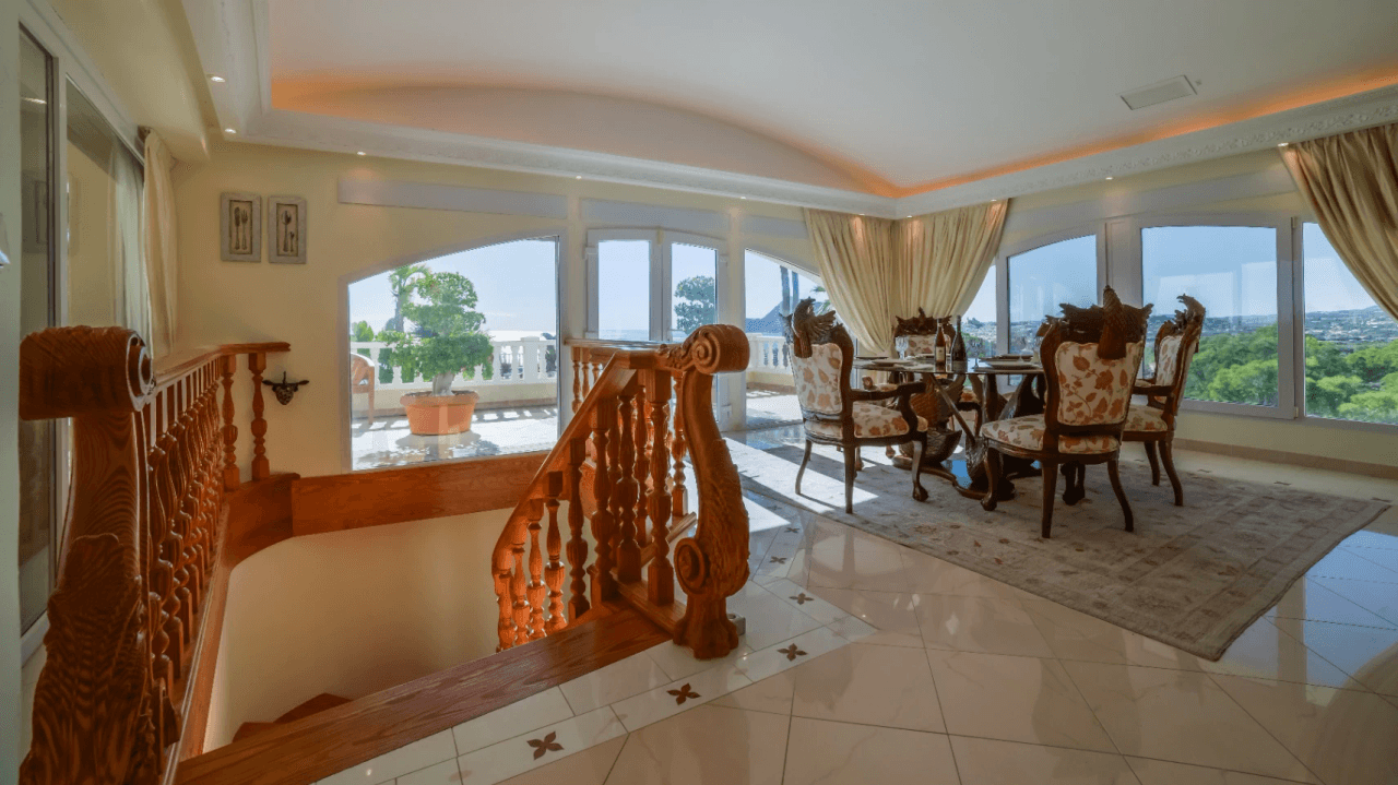 Unique villa with panoramic sea views in a quiet and green residencial área of Altea