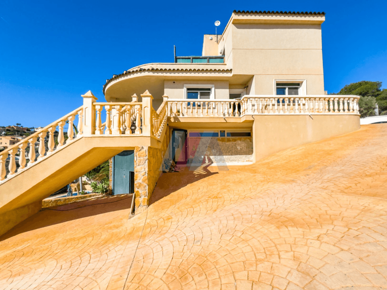 Mediterranean Villa with Sea Views, and walking distance to the sea, in Cala D'or, Campello
