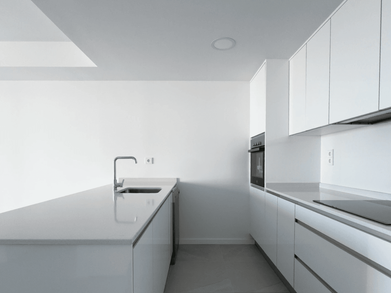 Newly built modern 2 apartment with sea views, recently delivered