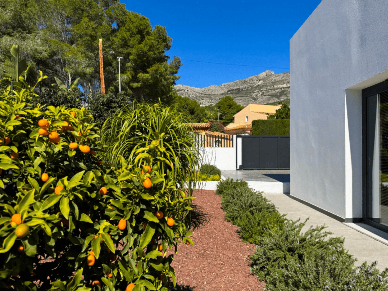 Modern Villa in the Quiet Residential area of Santa Clara, Altea