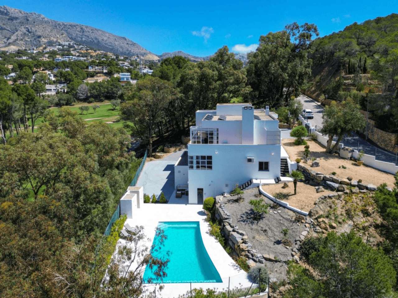 Fully Refurbished 4-Bedroom Villa with Golf, Mountain and Sea Views in Altea