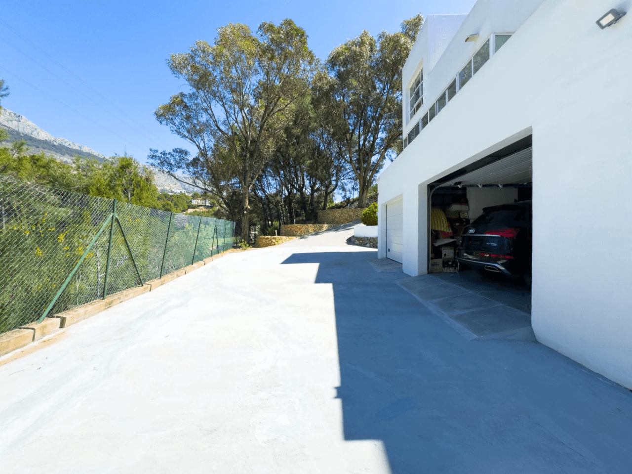 Fully Refurbished 4-Bedroom Villa with Golf, Mountain and Sea Views in Altea