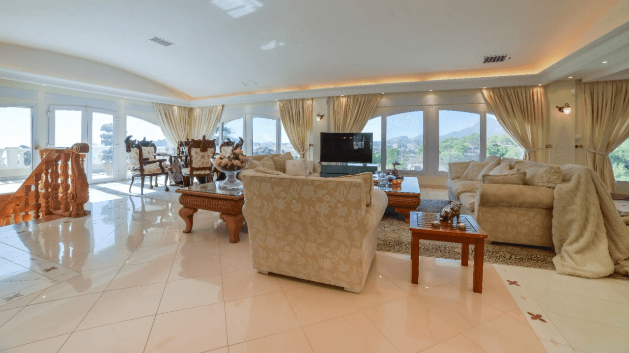 Unique villa with panoramic sea views in a quiet and green residencial área of Altea