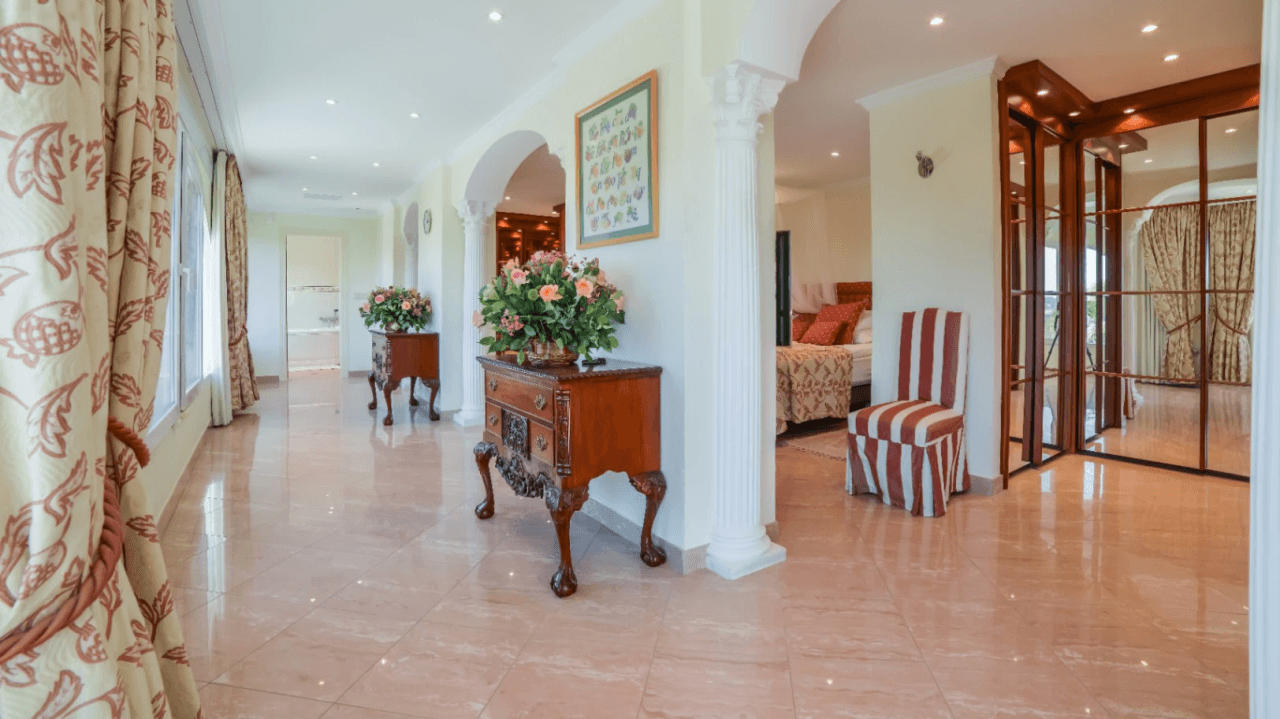 Unique villa with panoramic sea views in a quiet and green residencial área of Altea
