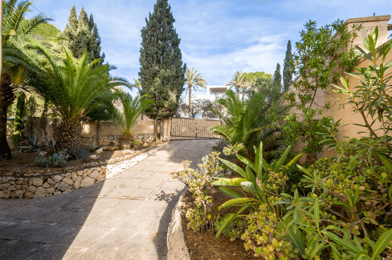 Sea View Villa for Sale in Moraira Walking Distance to Centre