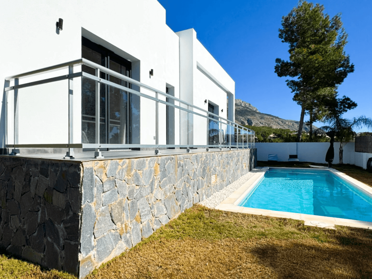 Modern Villa in the Quiet Residential area of Santa Clara, Altea