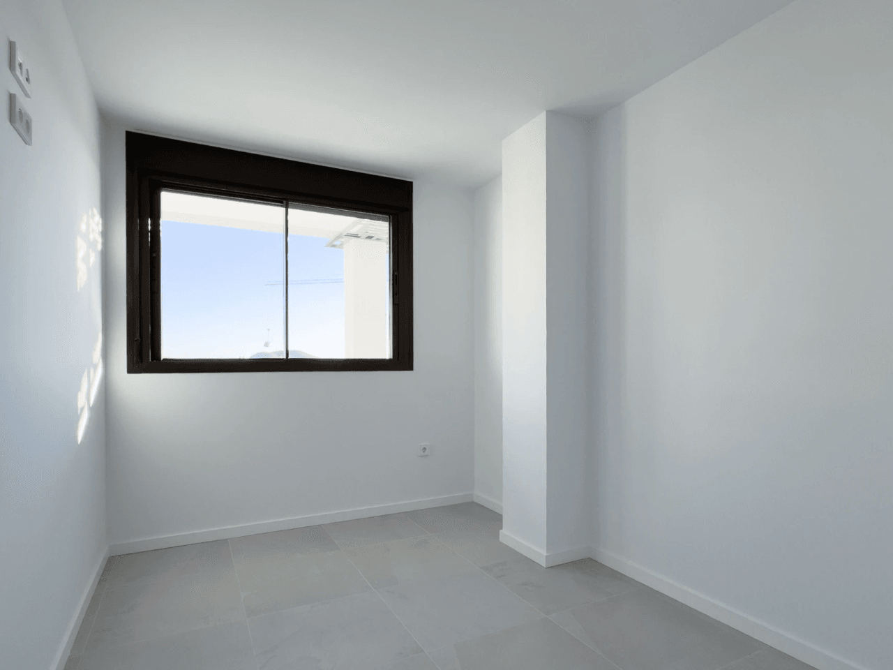 Newly built modern 2 apartment with sea views, recently delivered