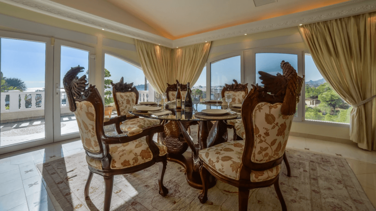 Unique villa with panoramic sea views in a quiet and green residencial área of Altea