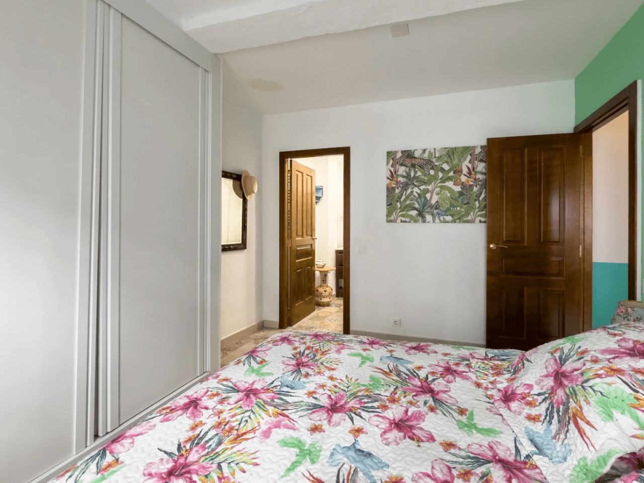 Recently reformed ground-floor 2 bedroom apartment located in the Casco Antiguo of Altea